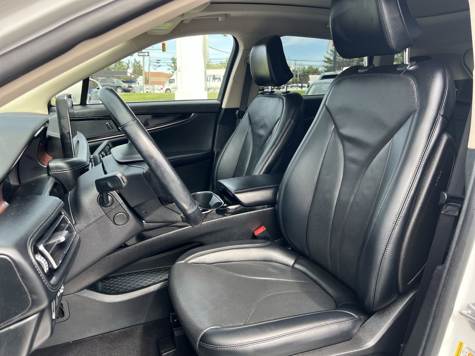Used 2022 Lincoln Nautilus Reserve image 13