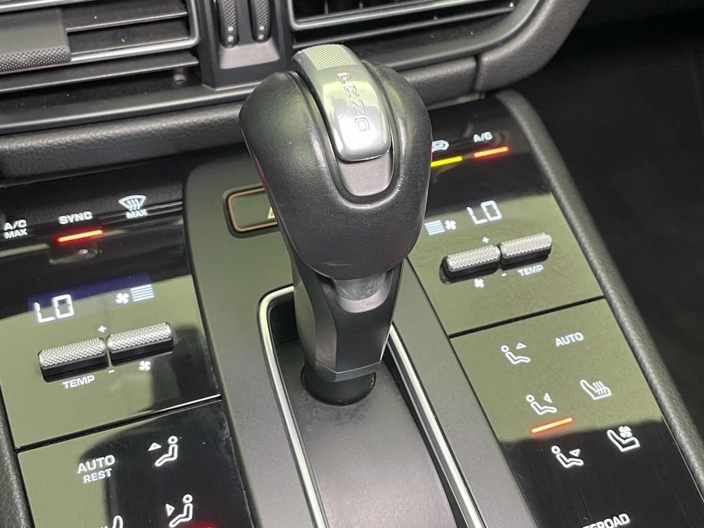 Certified 2023 Porsche Macan AWD/4WD image 35
