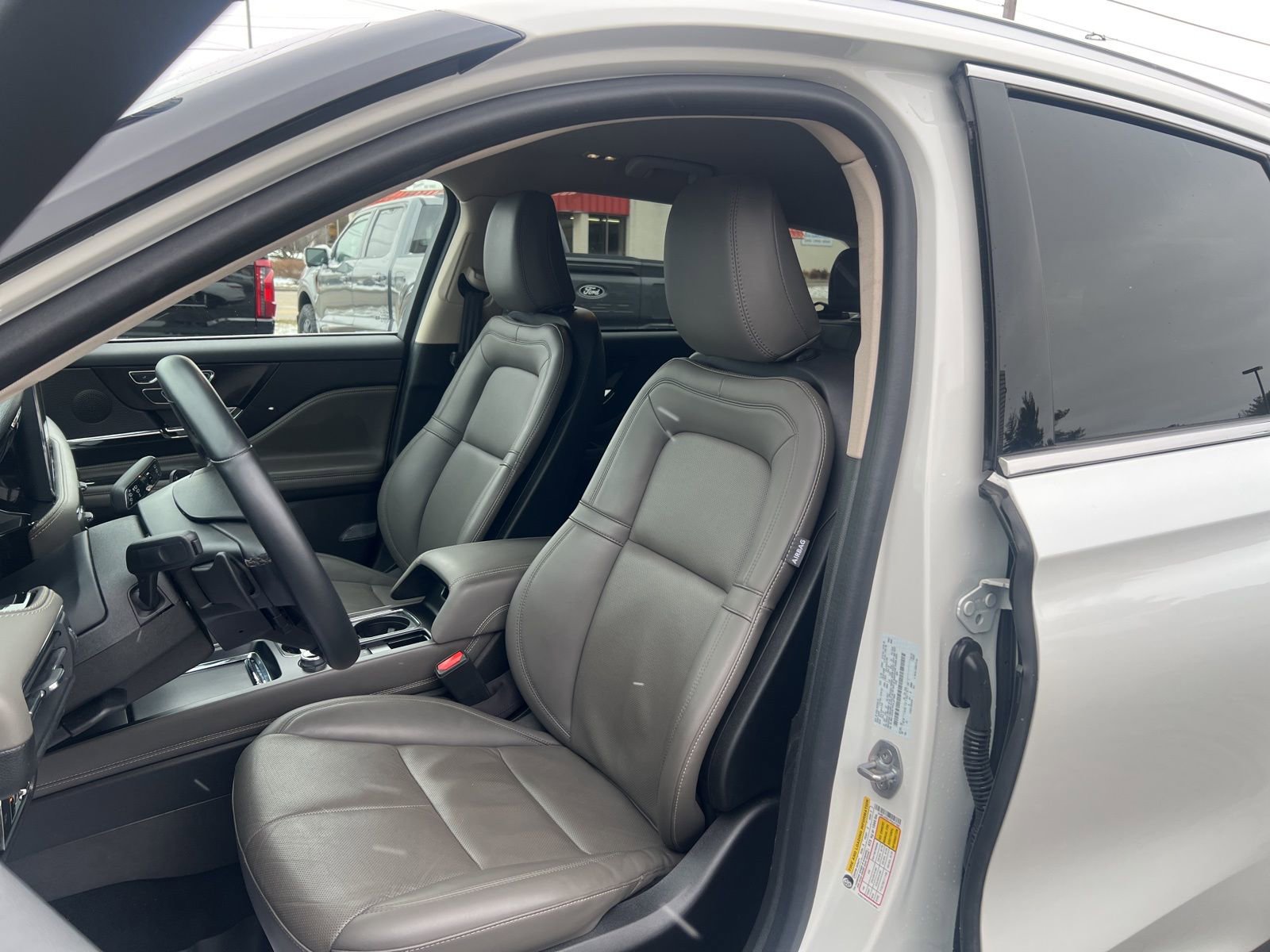 Used 2023 Lincoln Corsair Reserve w/ Rear Removable Package Tray image 12