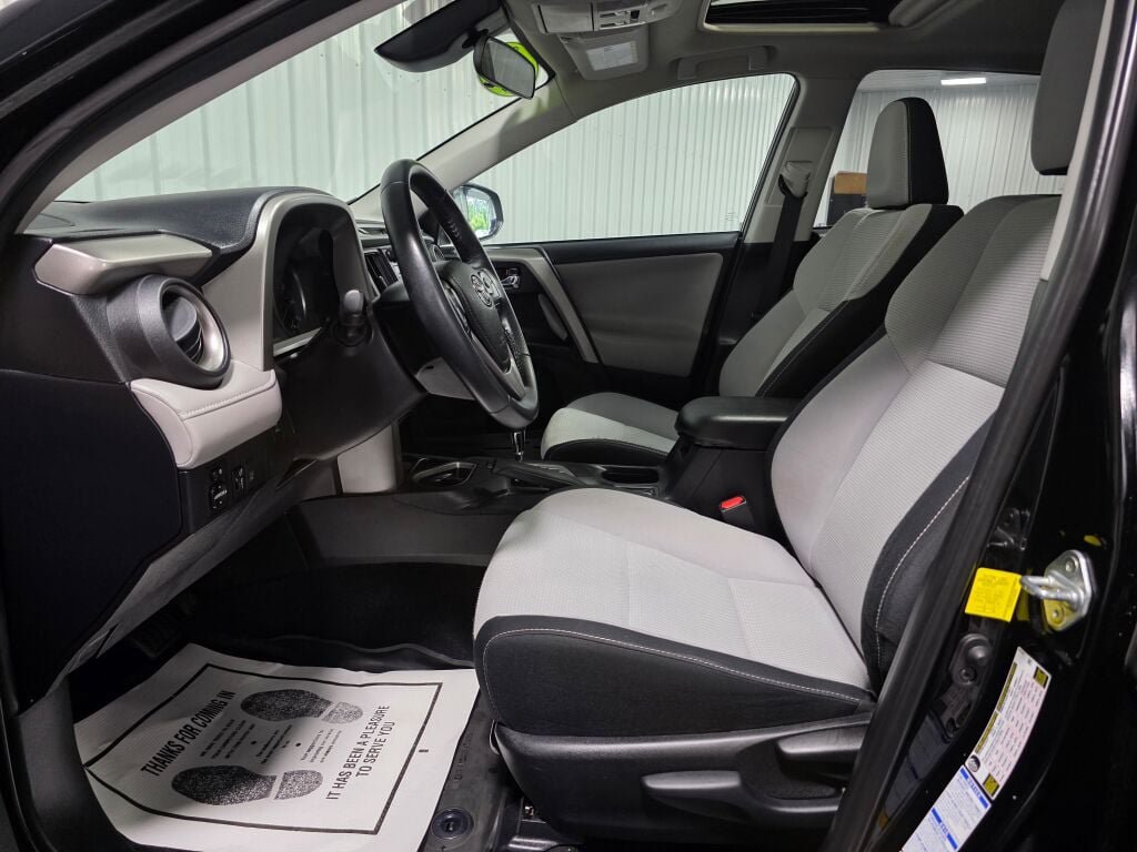 Used 2018 Toyota RAV4 XLE w/ Plus Extra Value Package AWD/4WD image 9