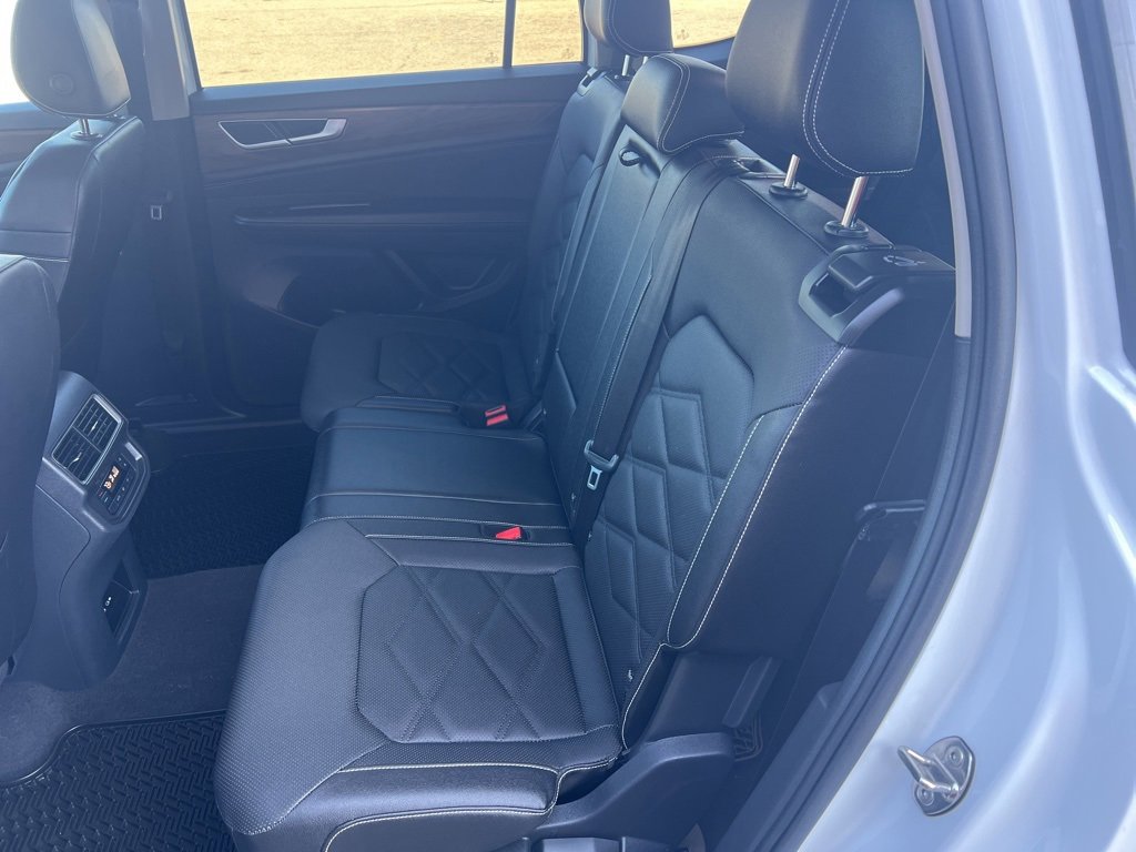 Used 2025 Volkswagen Atlas SE image 11