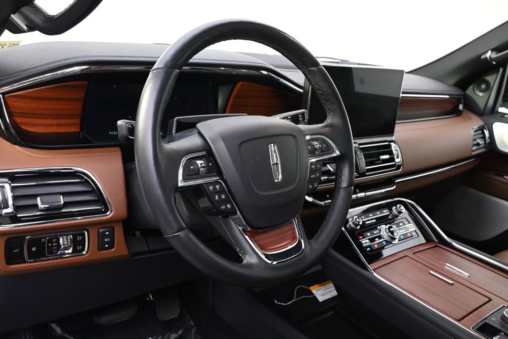Used 2024 Lincoln Navigator Reserve AWD/4WD image 11