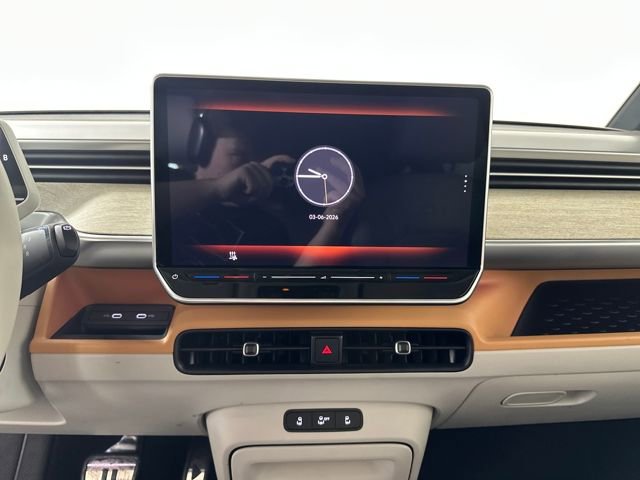 Used 2025 Volkswagen ID. Buzz 1st Edition image 21