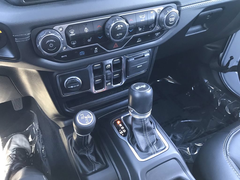 Used 2024 Jeep Wrangler Unlimited Sahara AWD/4WD image 24