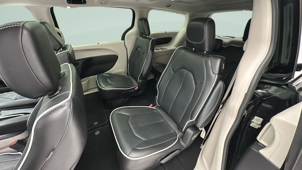 Used 2023 Chrysler Pacifica Limited FWD image 10