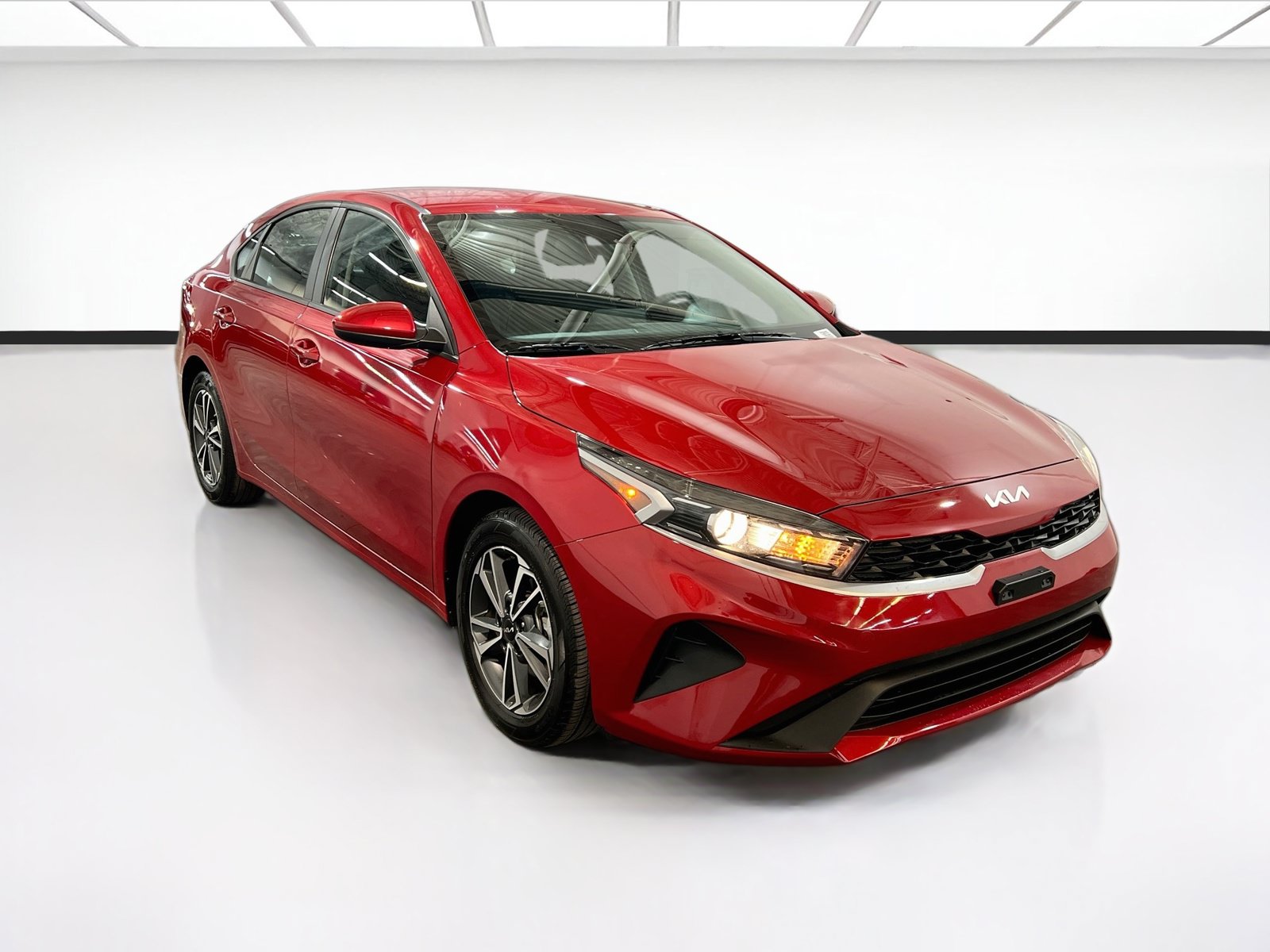 Used 2024 Kia Forte LXS FWD image 3