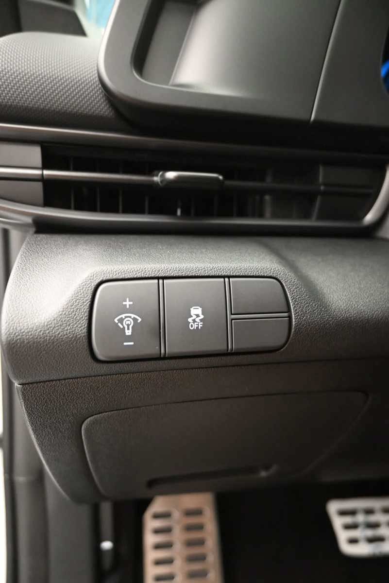 New 2026 Hyundai Elantra SEL Sport FWD image 21