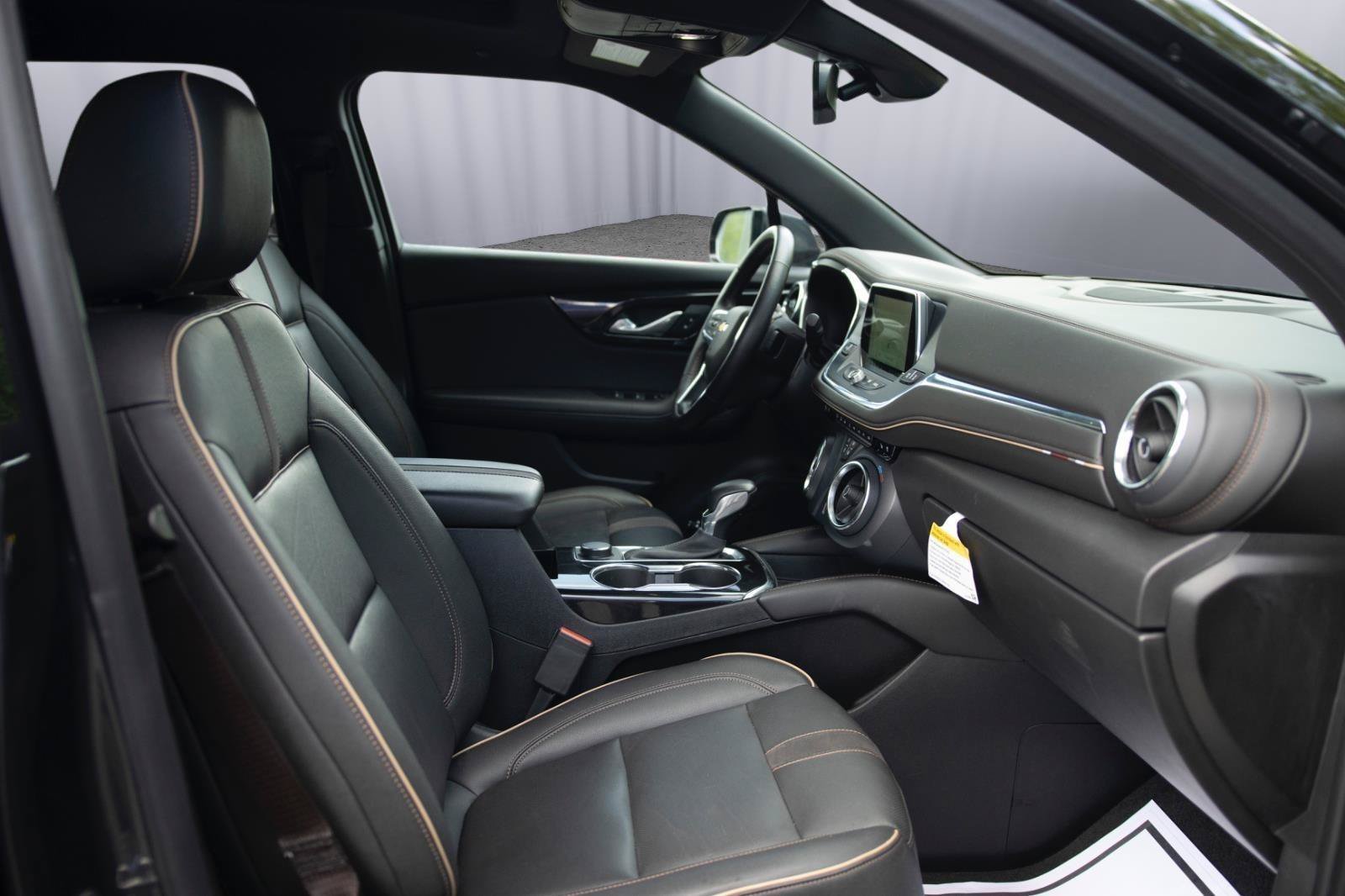 Used 2022 Chevrolet Blazer Premier w/ Enhanced Convenience Package AWD/4WD image 17