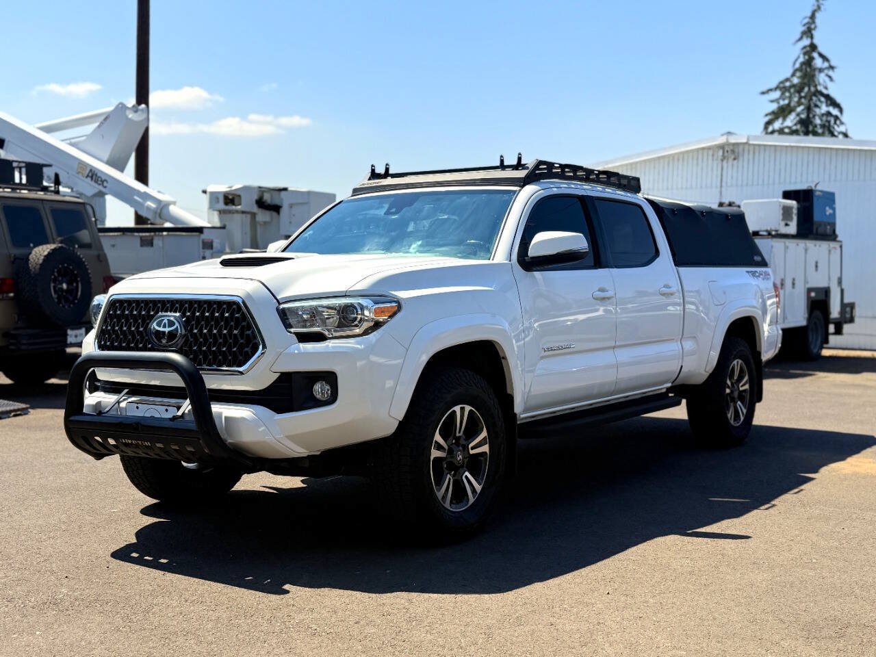 Used 2019 Toyota Tacoma TRD Sport w/ TRD Premium Sport Package AWD/4WD image 3