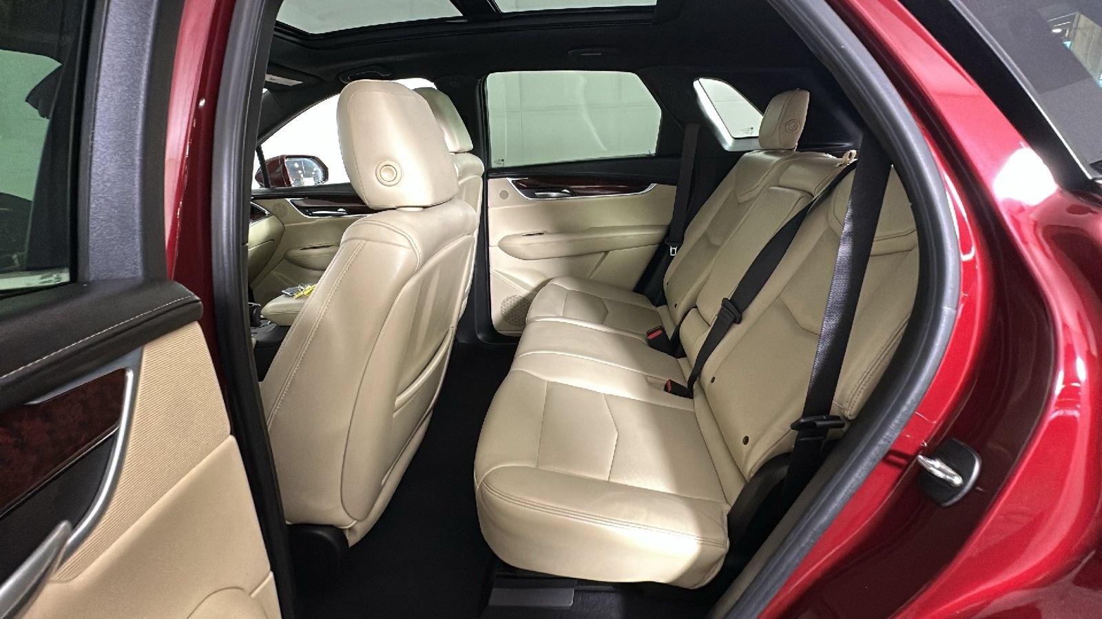 Used 2018 Cadillac XT5 Luxury w/ Driver Awareness Package AWD/4WD image 32