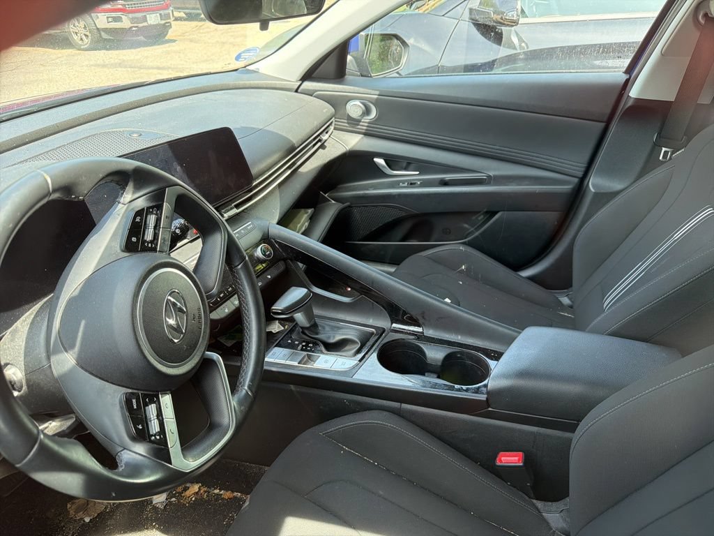 Used 2023 Hyundai Elantra SEL w/ Convenience Package FWD image 7