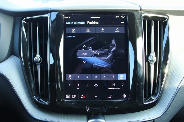 Used 2025 Volvo XC60 B5 Plus image 23