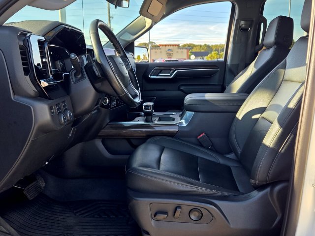 Used 2023 Chevrolet Silverado 1500 LT Trail Boss w/ LT Trail Boss Premium Package AWD/4WD image 12