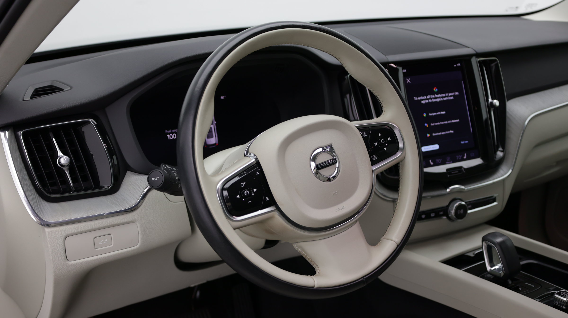 Used 2024 Volvo XC60 B5 Plus AWD/4WD image 8