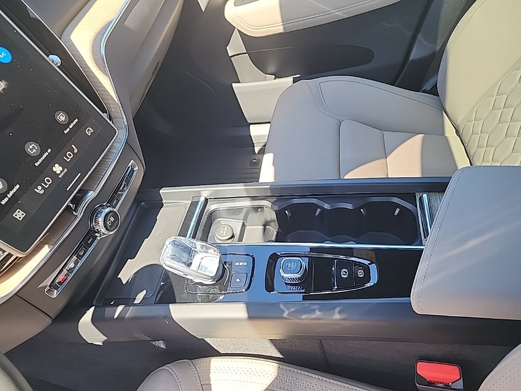 New 2026 Volvo XC60 T8 Plus w/ Climate Package AWD/4WD image 14