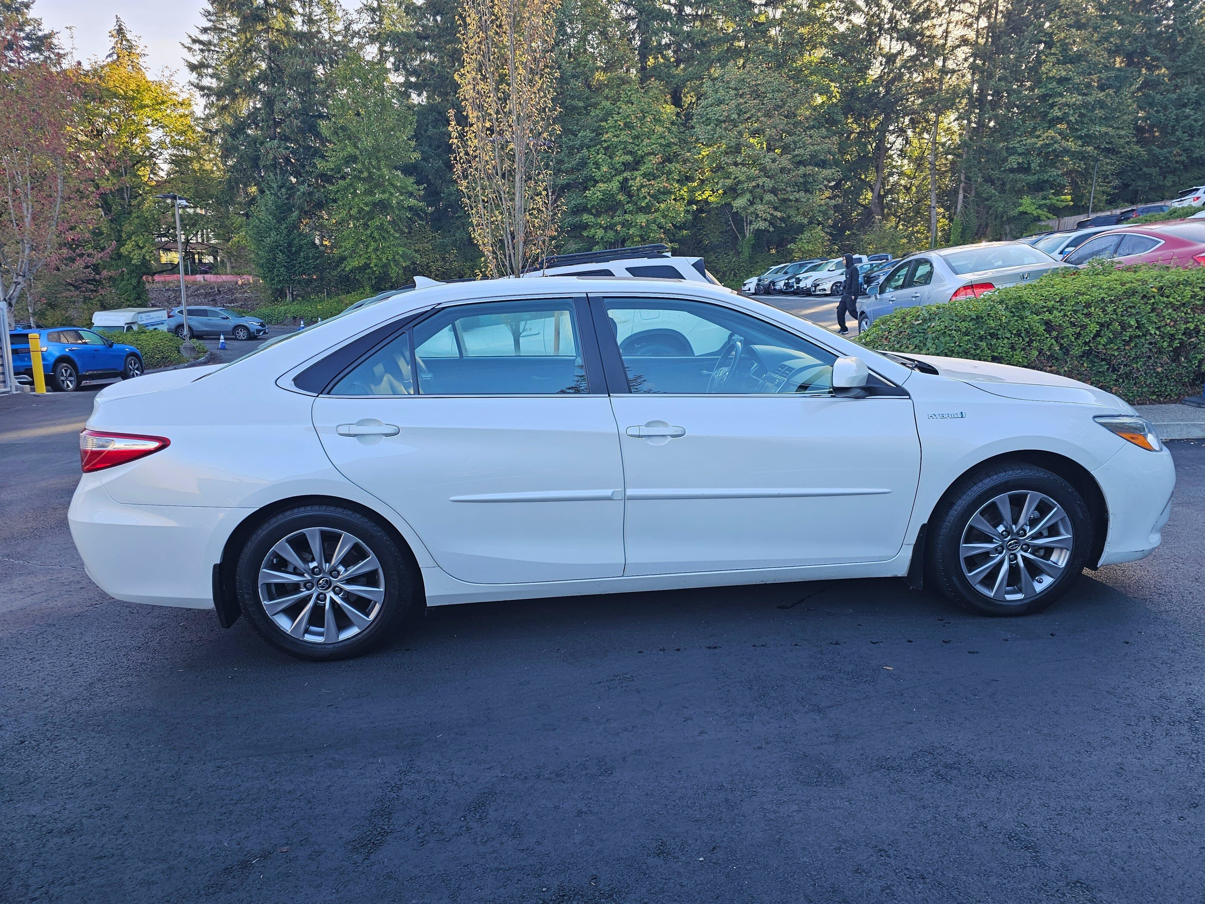 Used 2015 Toyota Camry XLE w/ Moonroof Package FWD image 8