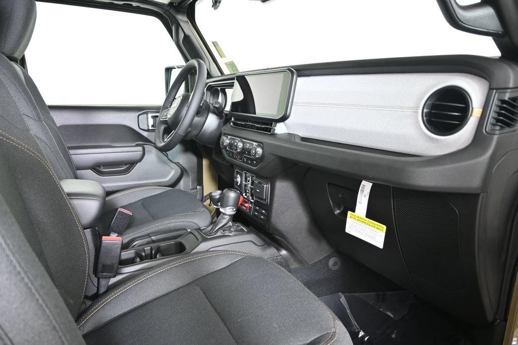 Used 2025 Jeep Gladiator Sport AWD/4WD image 16