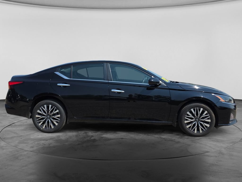 Used 2023 Nissan Altima 2.5 SV AWD/4WD image 10