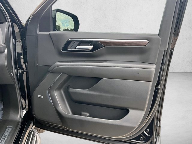 Used 2026 Chevrolet Suburban LT w/ Comfort Package RWD image 18