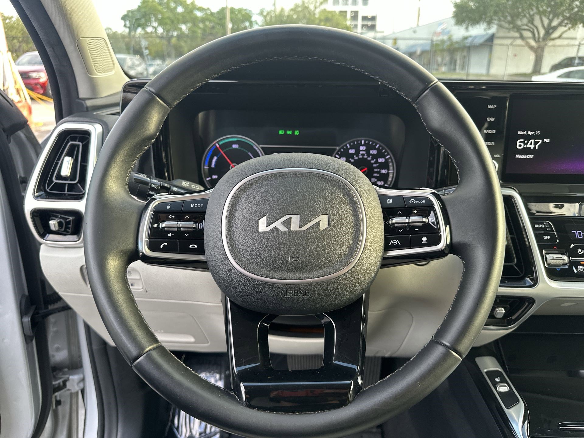 Certified 2022 Kia Sorento SX image 11