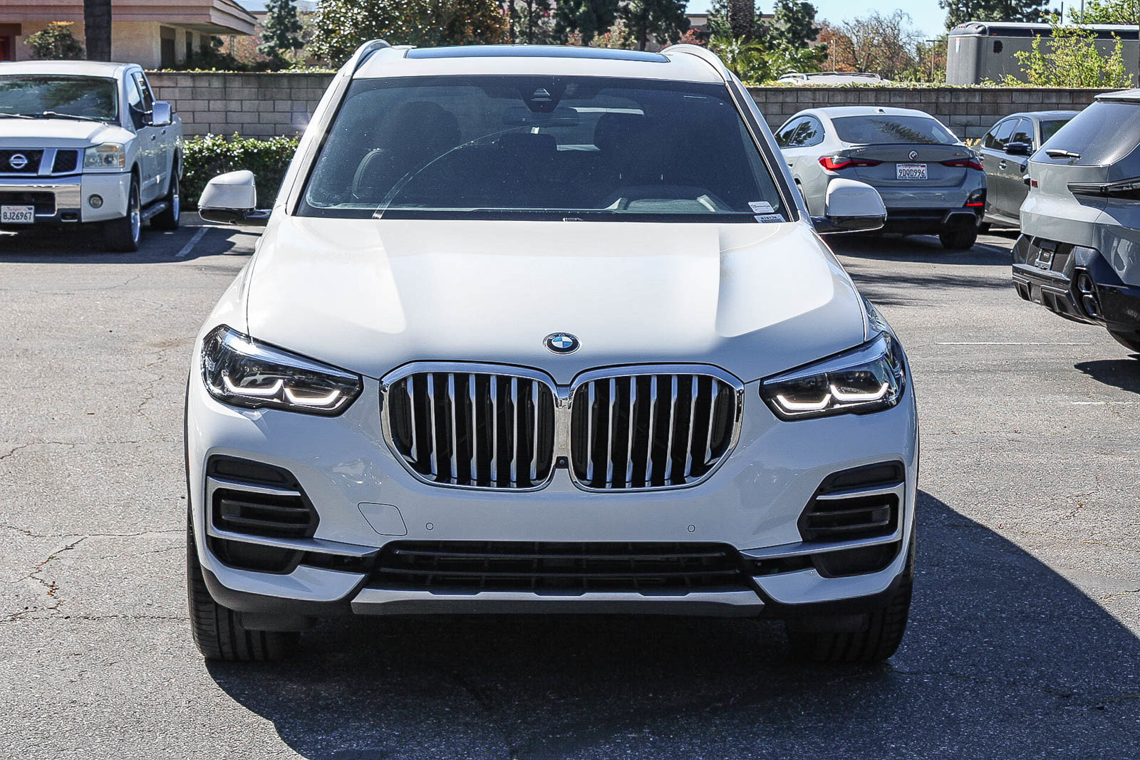 Used 2023 BMW X5 xDrive40i w/ Parking Assistance Package AWD/4WD image 2