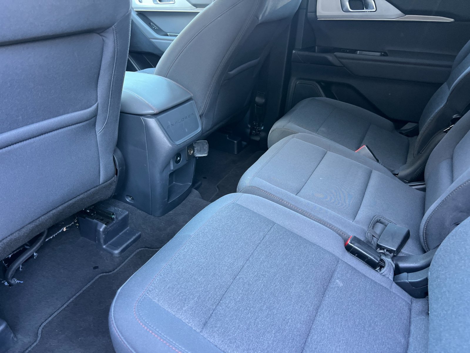 Used 2025 Ford Explorer Active RWD image 13