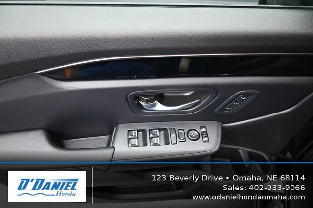 Used 2025 Honda Pilot TrailSport image 24