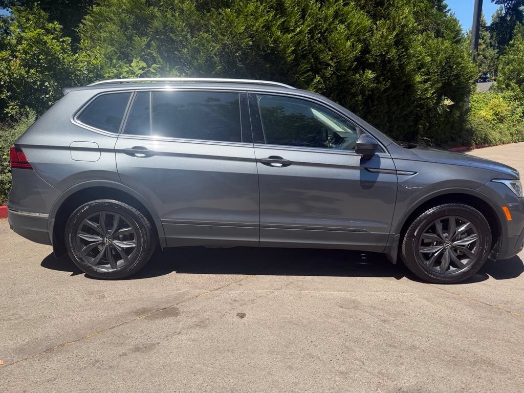 Used 2024 Volkswagen Tiguan SE AWD/4WD image 2