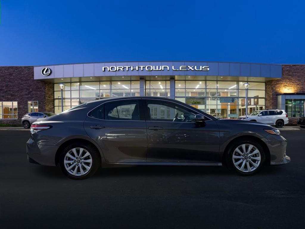 Used 2018 Toyota Camry LE image 23