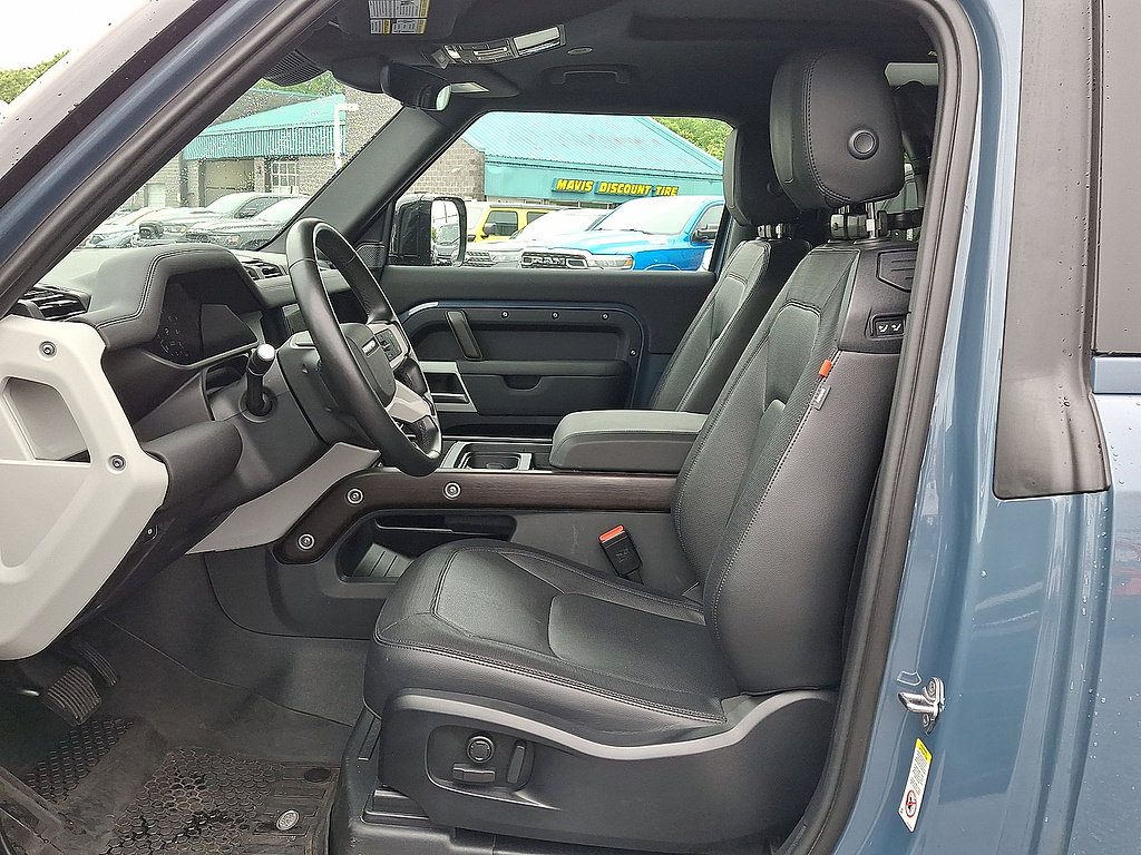 Used 2024 Land Rover Defender 90 X-Dynamic SE AWD/4WD image 17