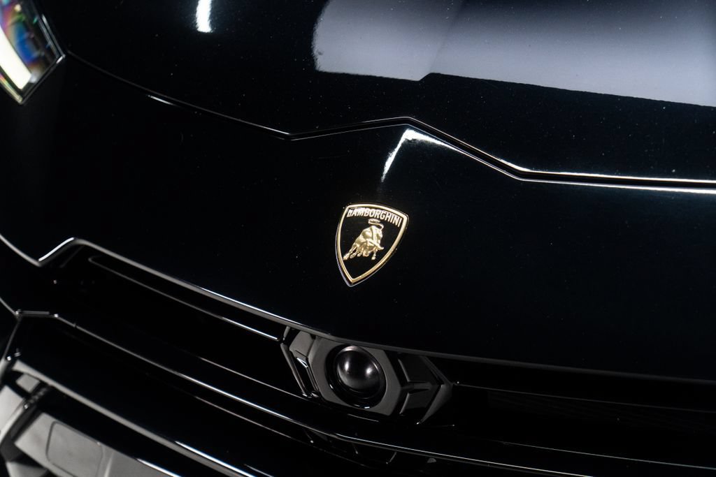 Used 2023 Lamborghini Urus Performante AWD/4WD image 6