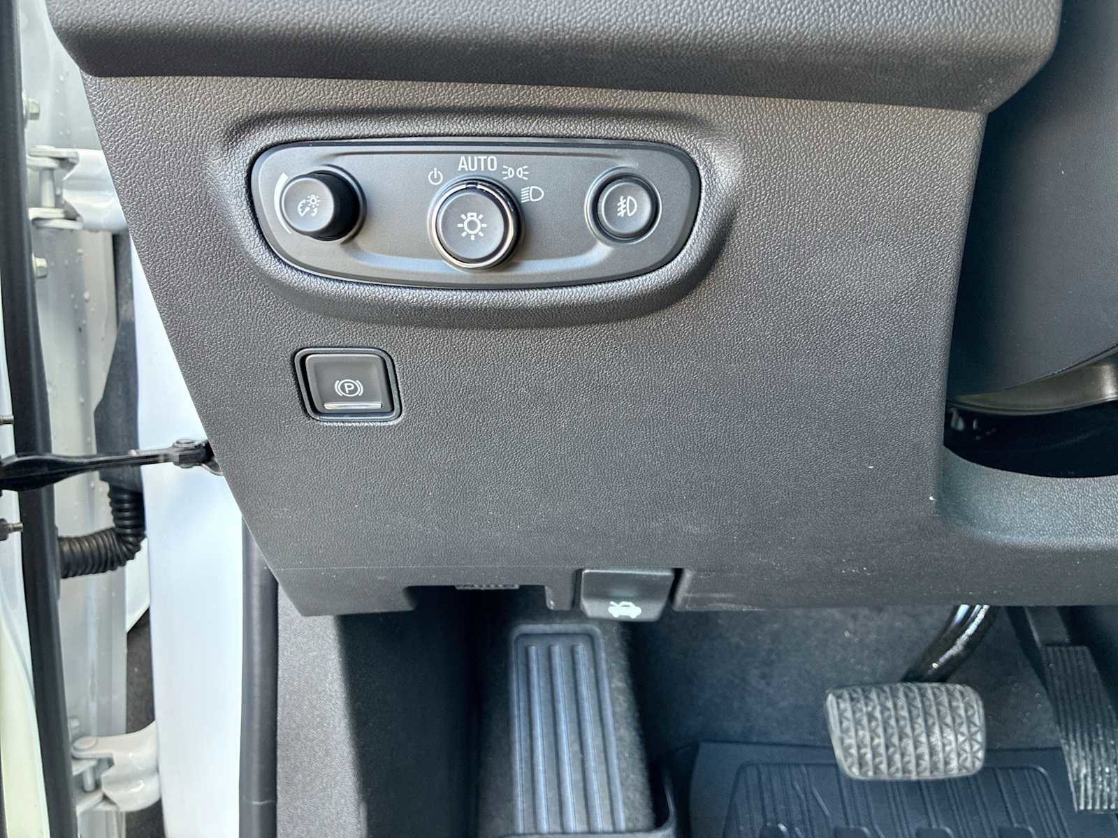 Certified 2024 GMC Terrain SLT w/ LPO, Floor Liner Package image 17