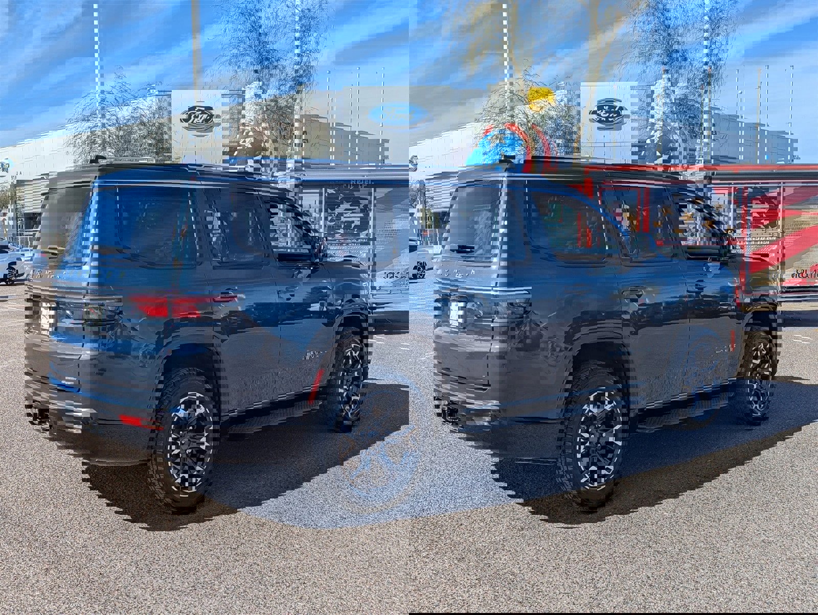 Used 2023 Jeep Wagoneer Series III w/ Preferred Equipment Group image 8