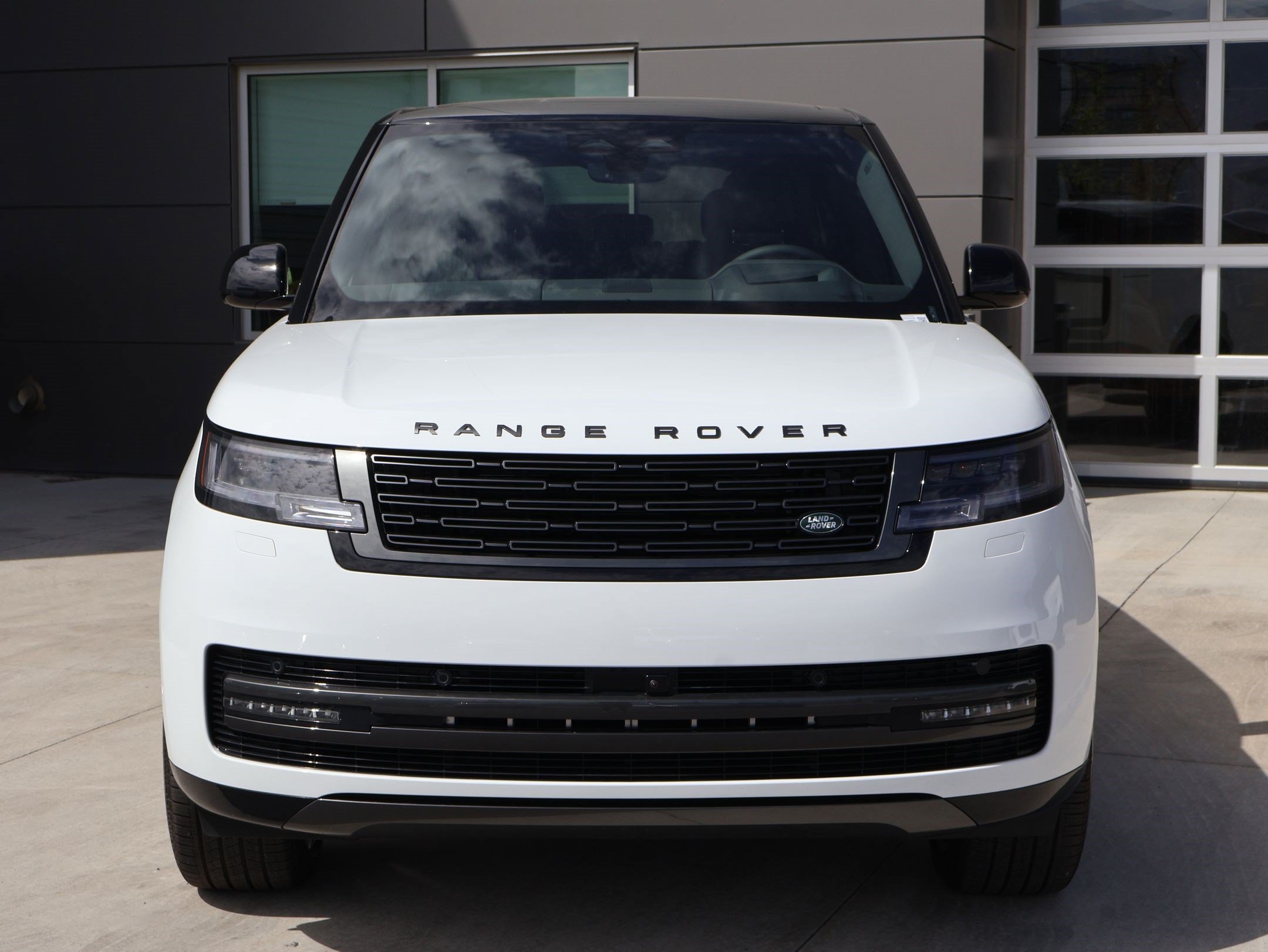 New 2026 Land Rover Range Rover Long Wheelbase SE AWD/4WD image 2