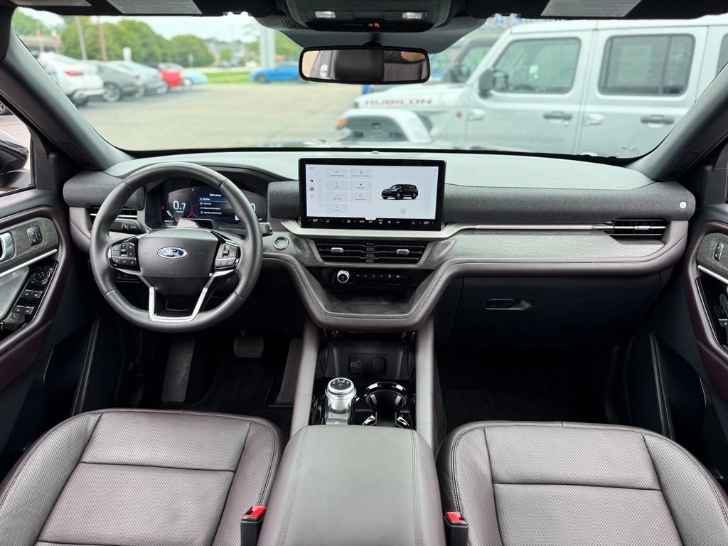 Used 2026 Ford Explorer Platinum w/ LUX Leather Package AWD/4WD image 2