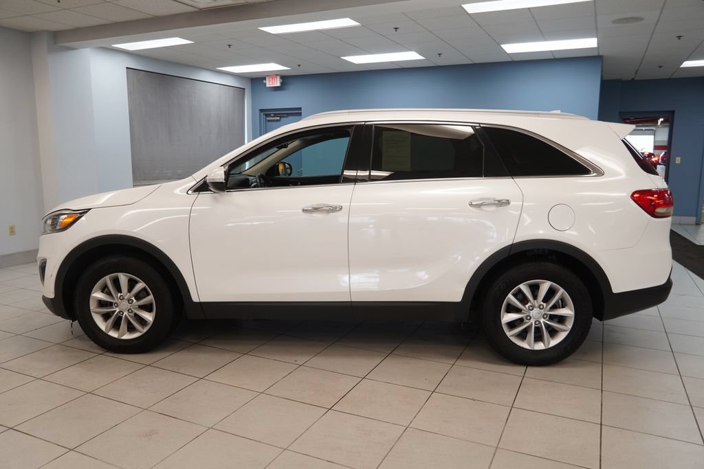 Used 2016 Kia Sorento FWD w/ LX Convenience Package image 2