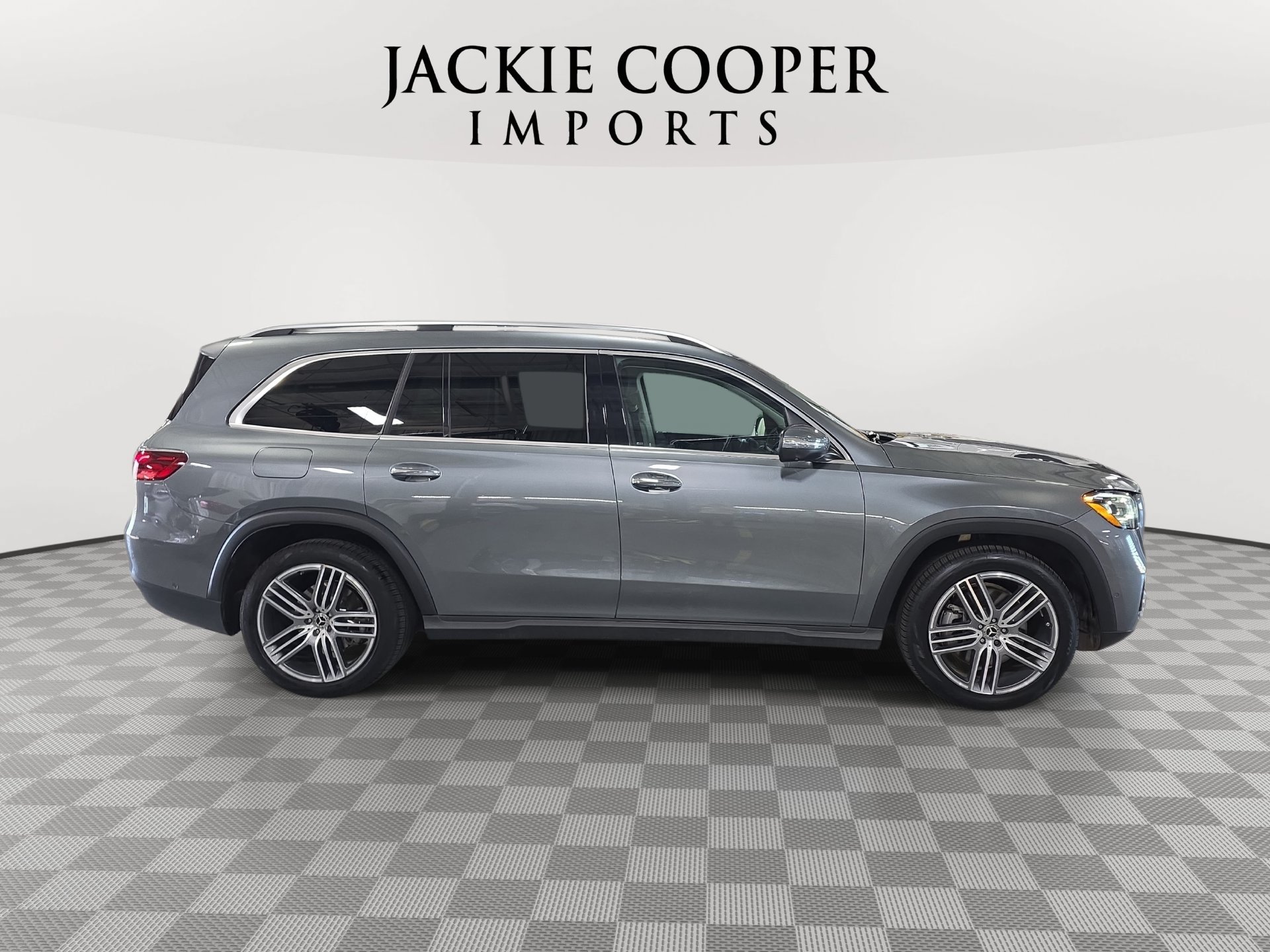 Used 2024 Mercedes-Benz GLS 450 4MATIC image 4