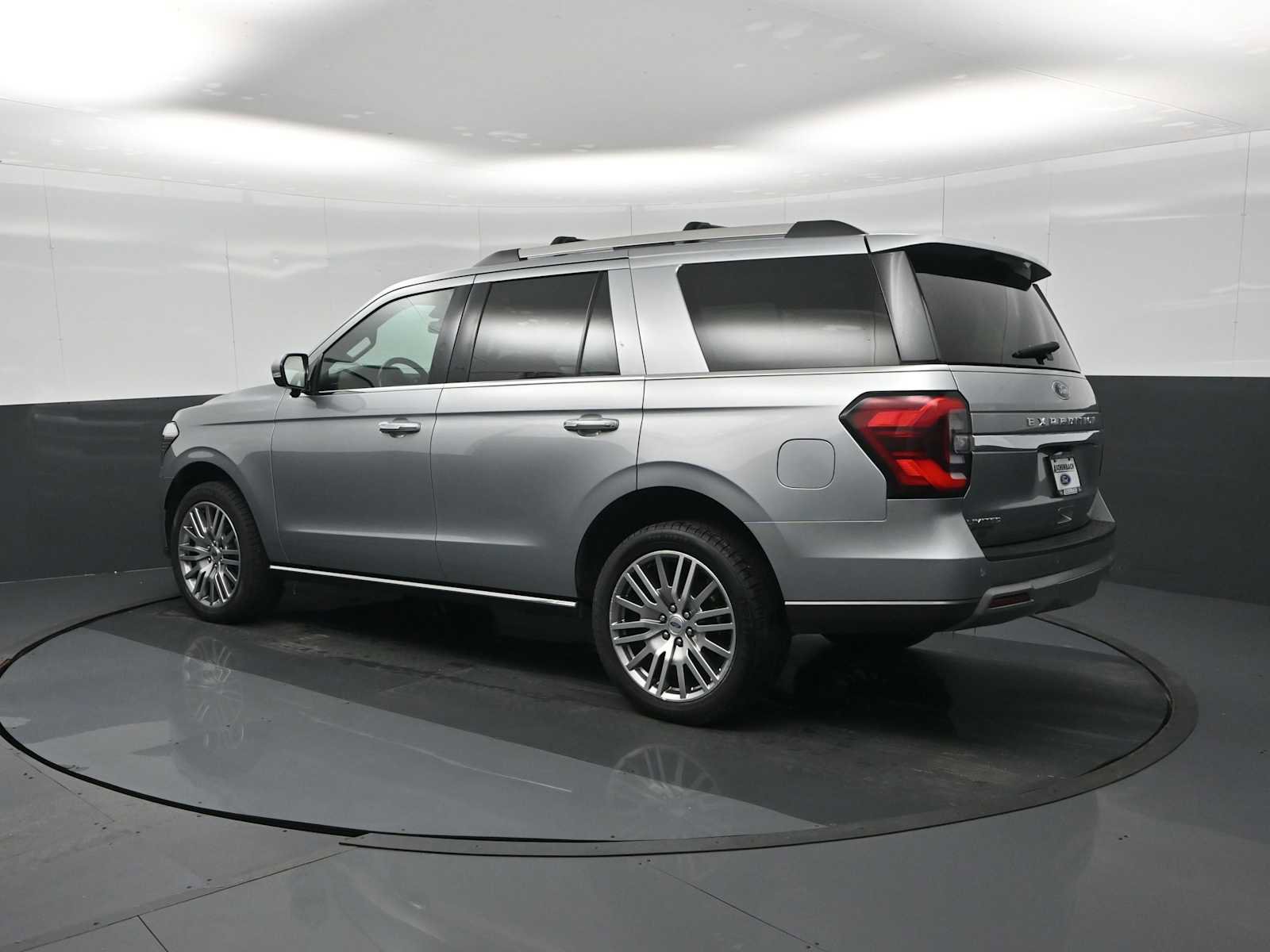 Used 2023 Ford Expedition Limited image 4