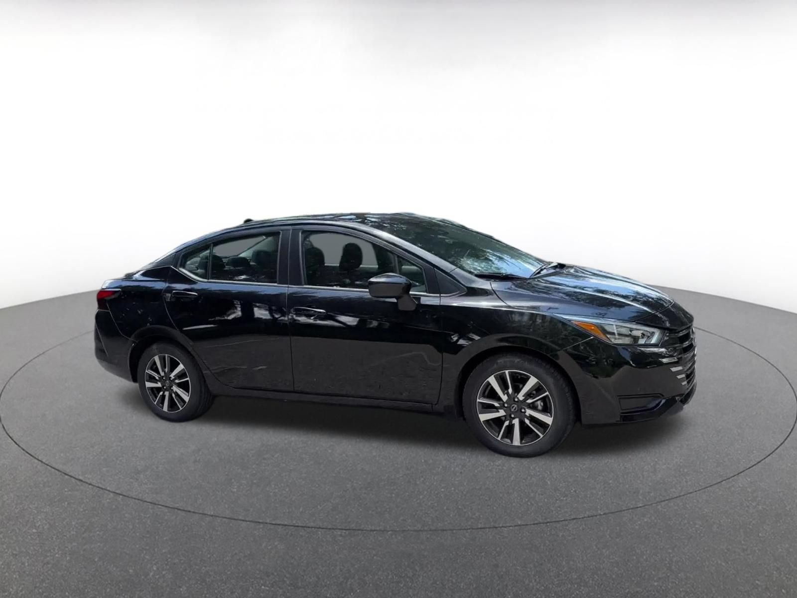 Used 2025 Nissan Versa SV FWD image 2