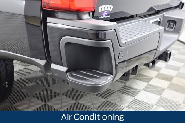 New 2026 Ford F350 Lariat w/ Black Appearance Package image 22