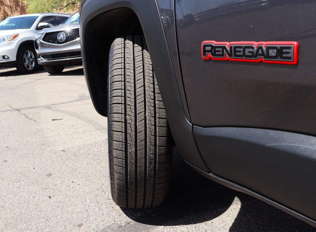 Used 2019 Jeep Renegade Trailhawk AWD/4WD image 6