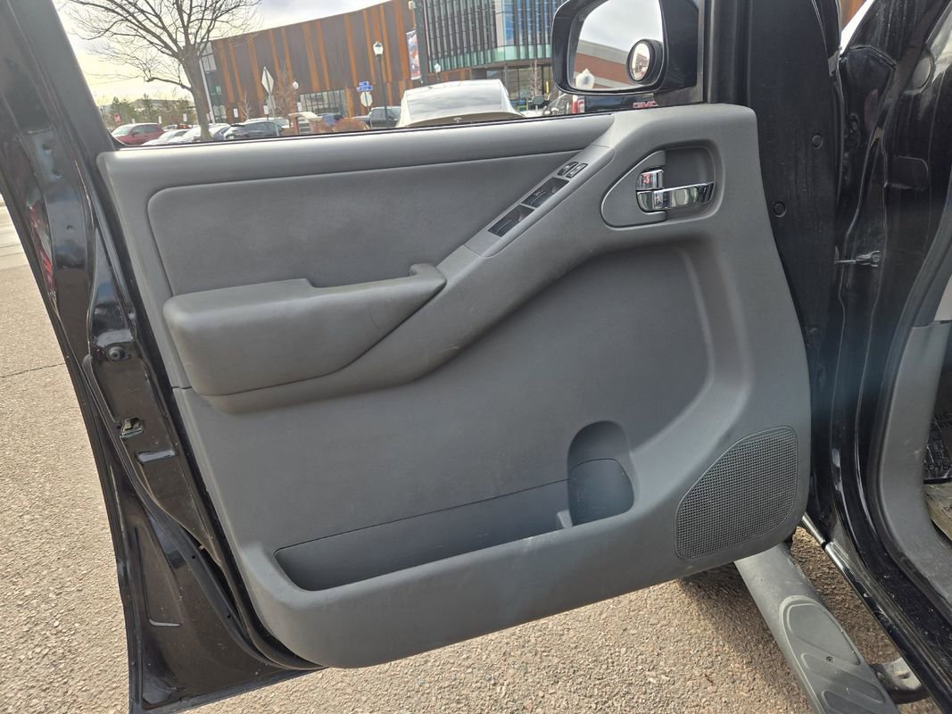 Used 2008 Nissan Frontier LE w/ Leather Pkg image 14