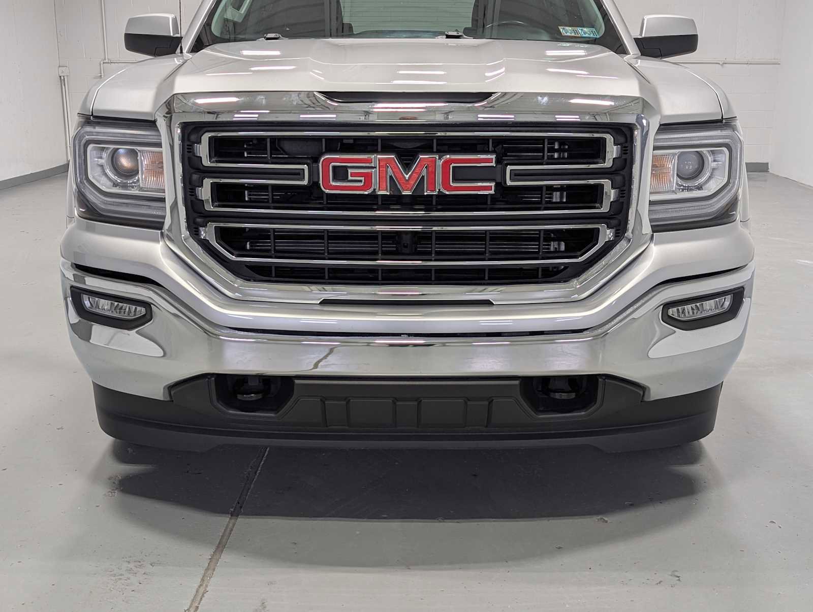 Used 2018 GMC Sierra 1500 SLE w/ SLE Value Package image 2