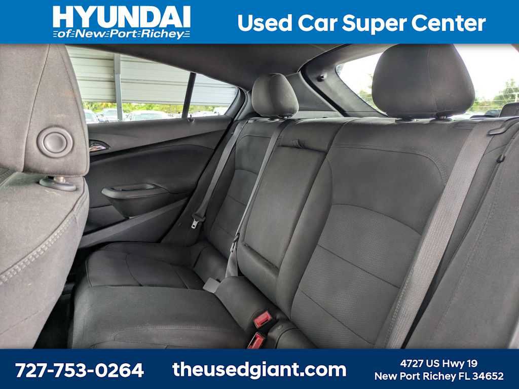 Used 2018 Chevrolet Cruze LT w/ RS Package FWD image 15
