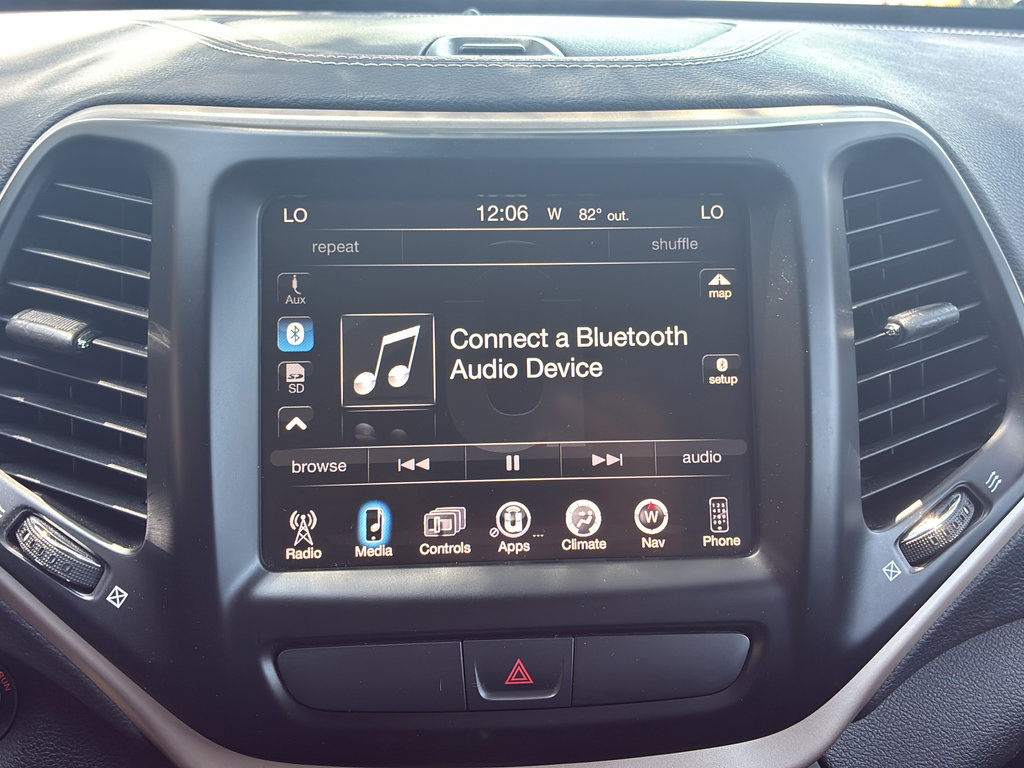 Used 2017 Jeep Cherokee 75th Anniversary AWD/4WD image 36