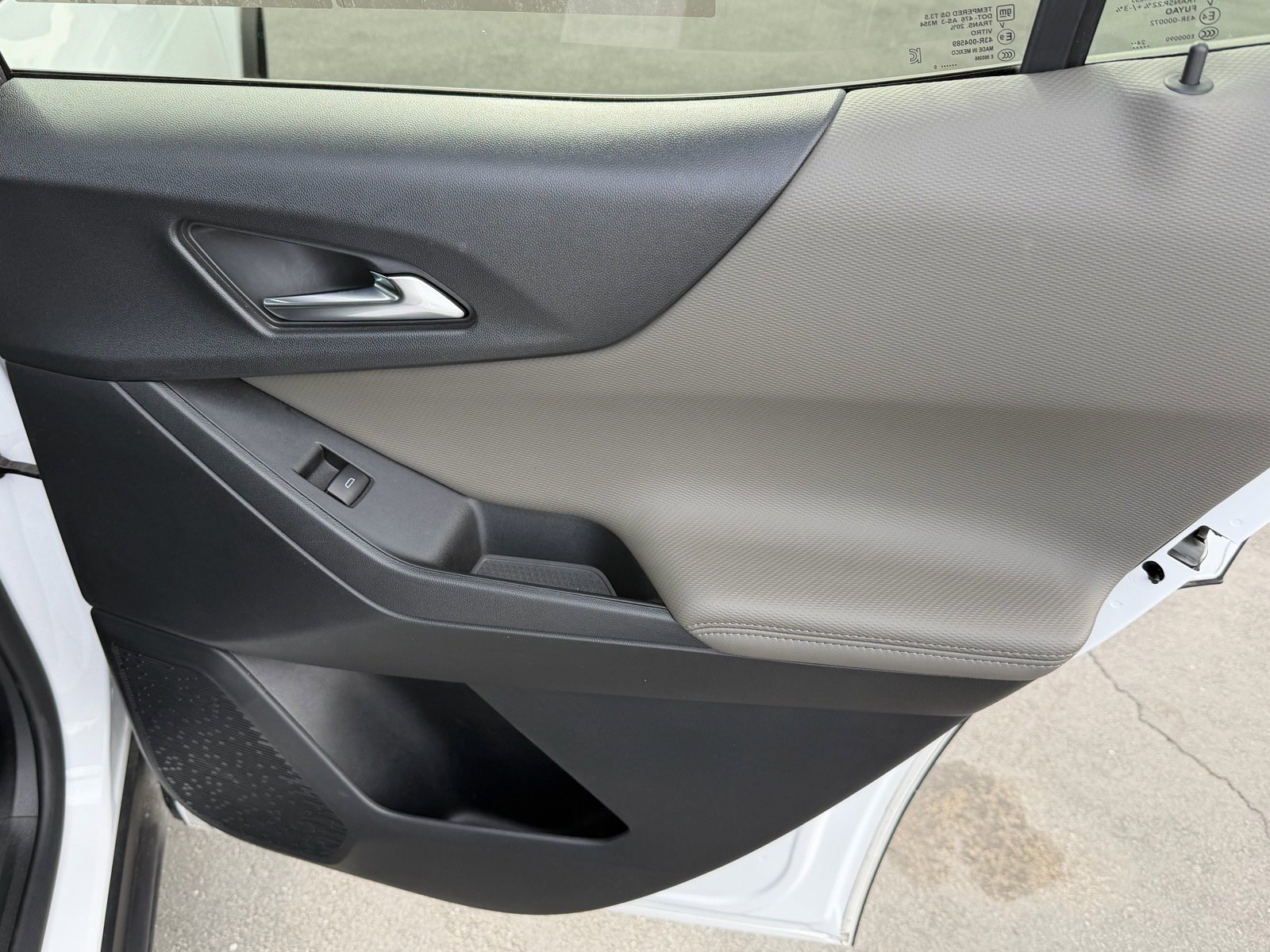 Used 2025 Chevrolet Equinox LT w/ Convenience Package II image 23