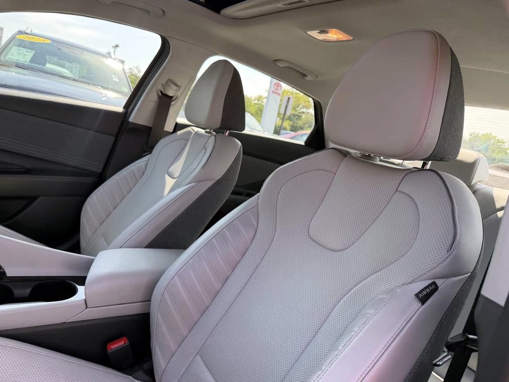 Certified 2023 Hyundai Elantra Limited FWD image 10