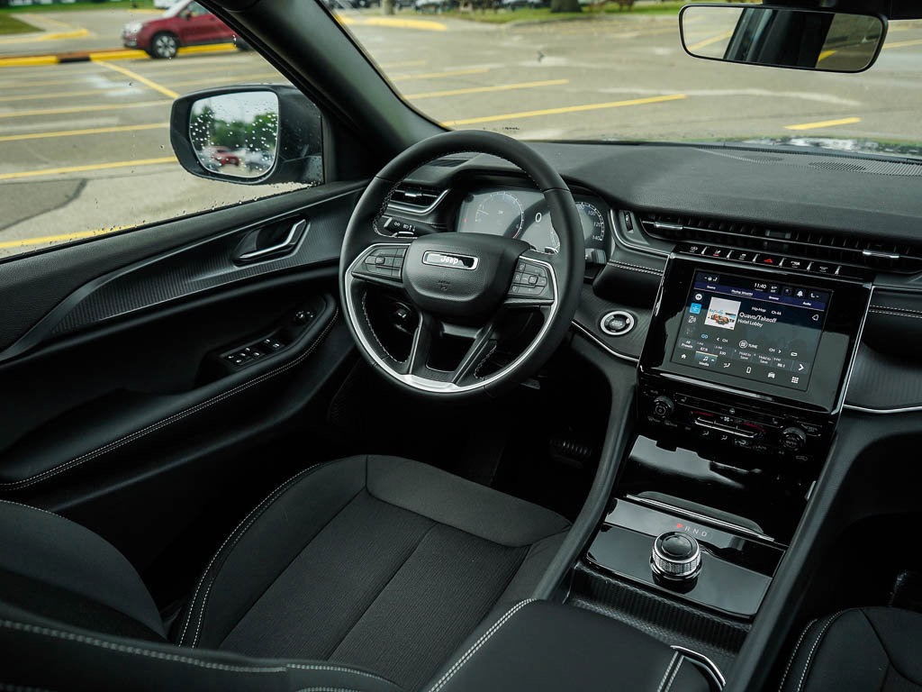 New 2025 Jeep Grand Cherokee Laredo X w/ Luxury Tech Group I image 14