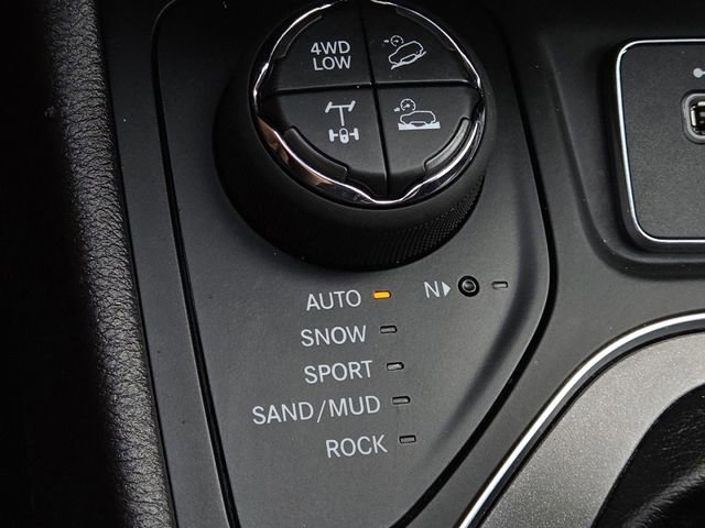 Used 2020 Jeep Cherokee Trailhawk w/ Trailer Tow Group image 5