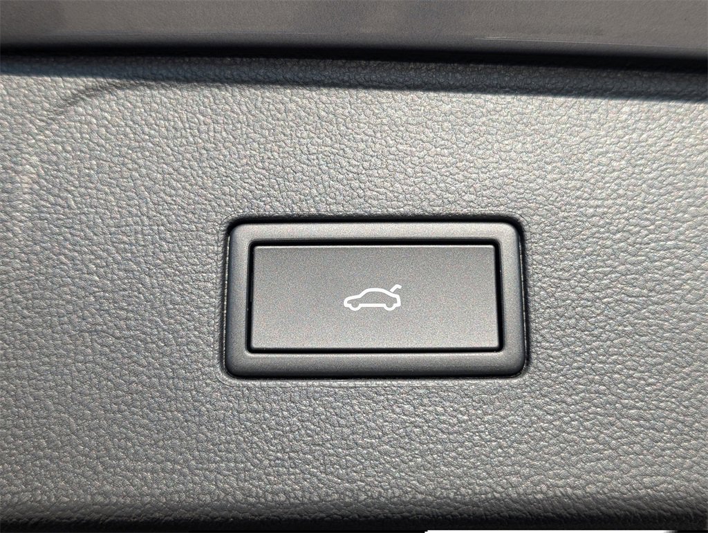 New 2025 Volkswagen Atlas SEL image 32